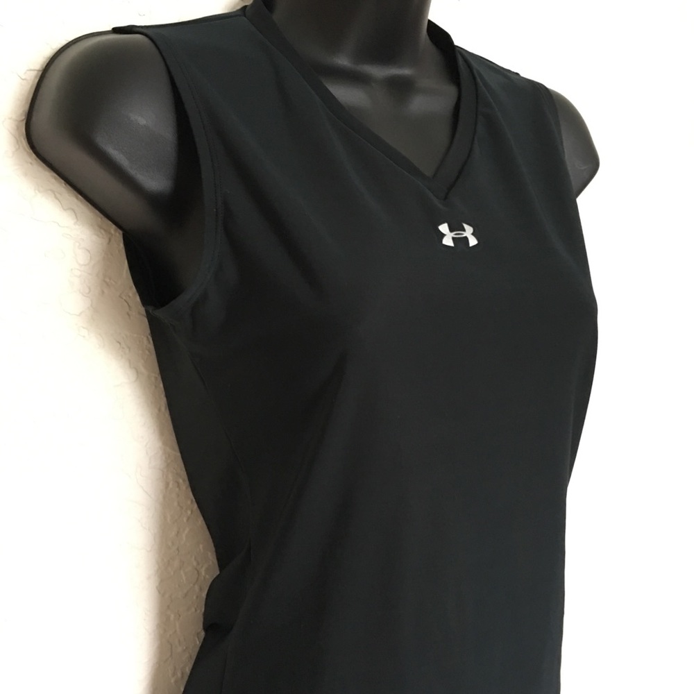 UNDER ARMOUR sleeveless athletic top- Medium
